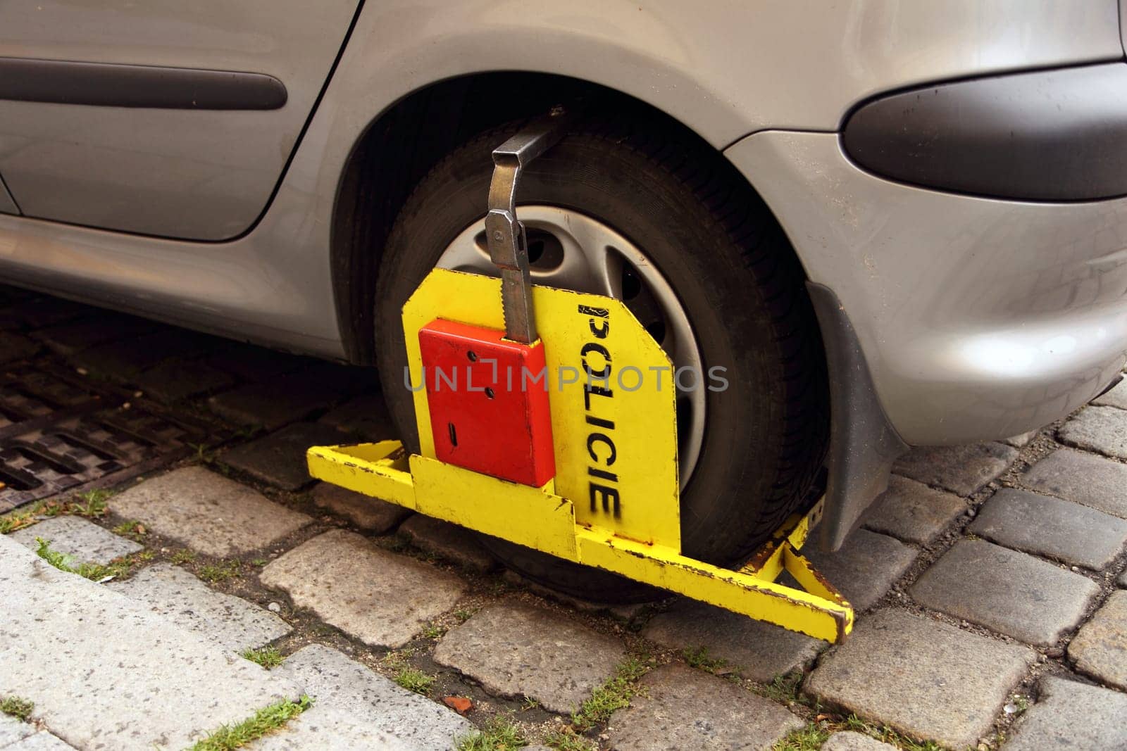Clamped wheel