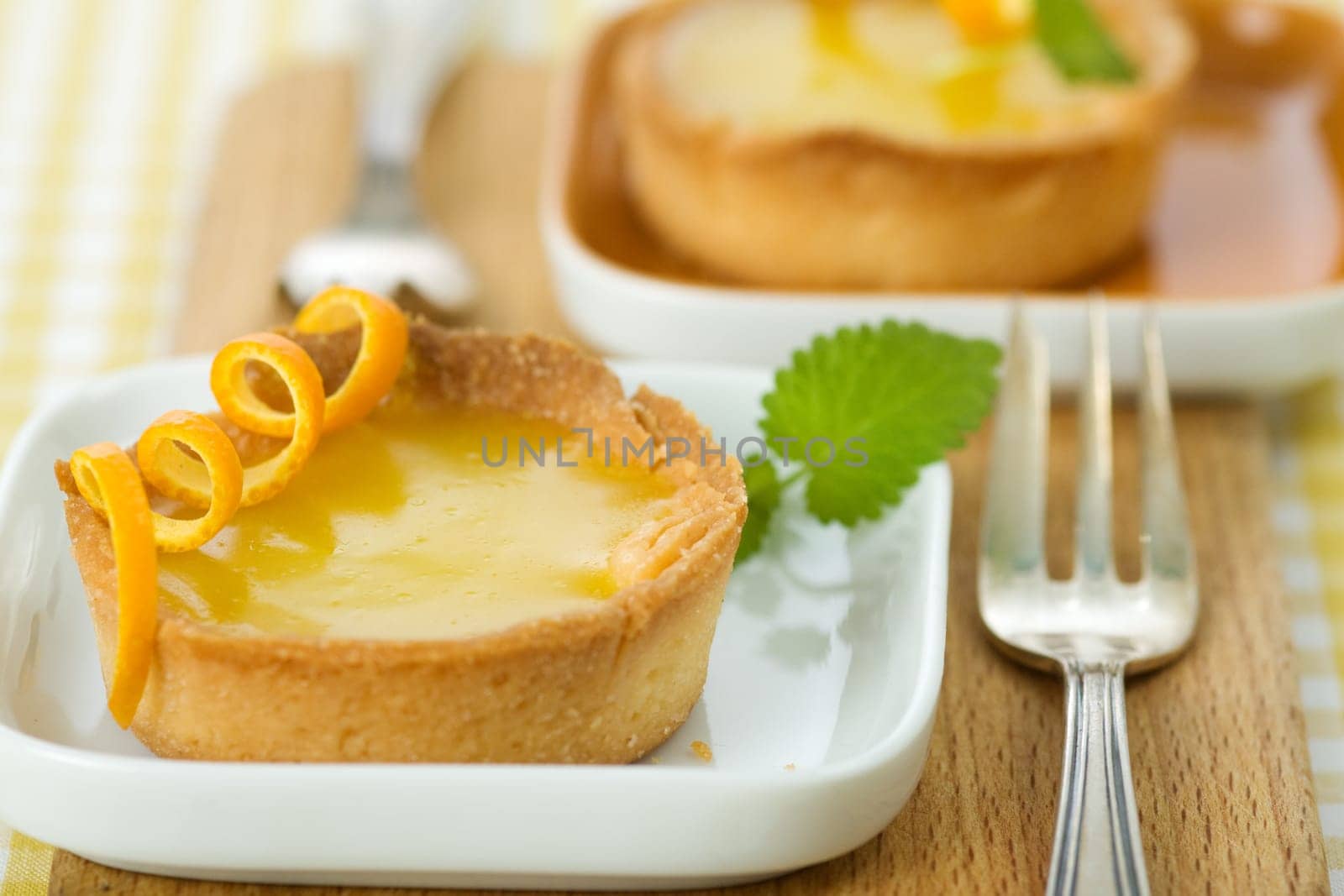 Tart with striped shell
