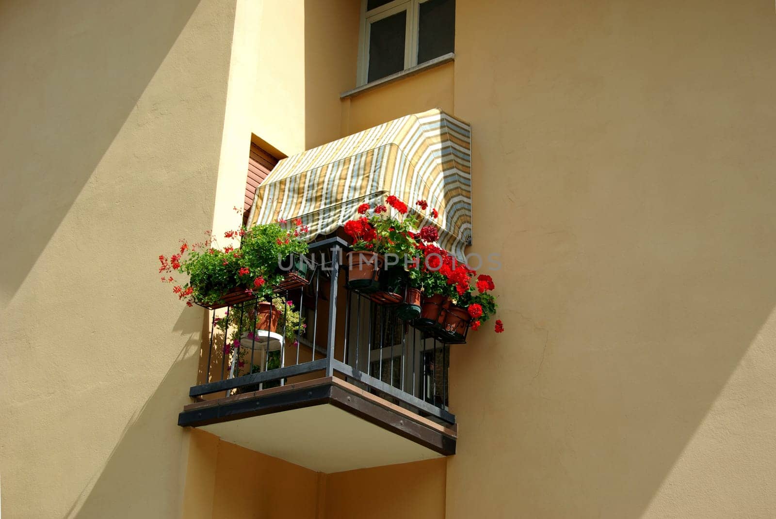 Greeting from balconies