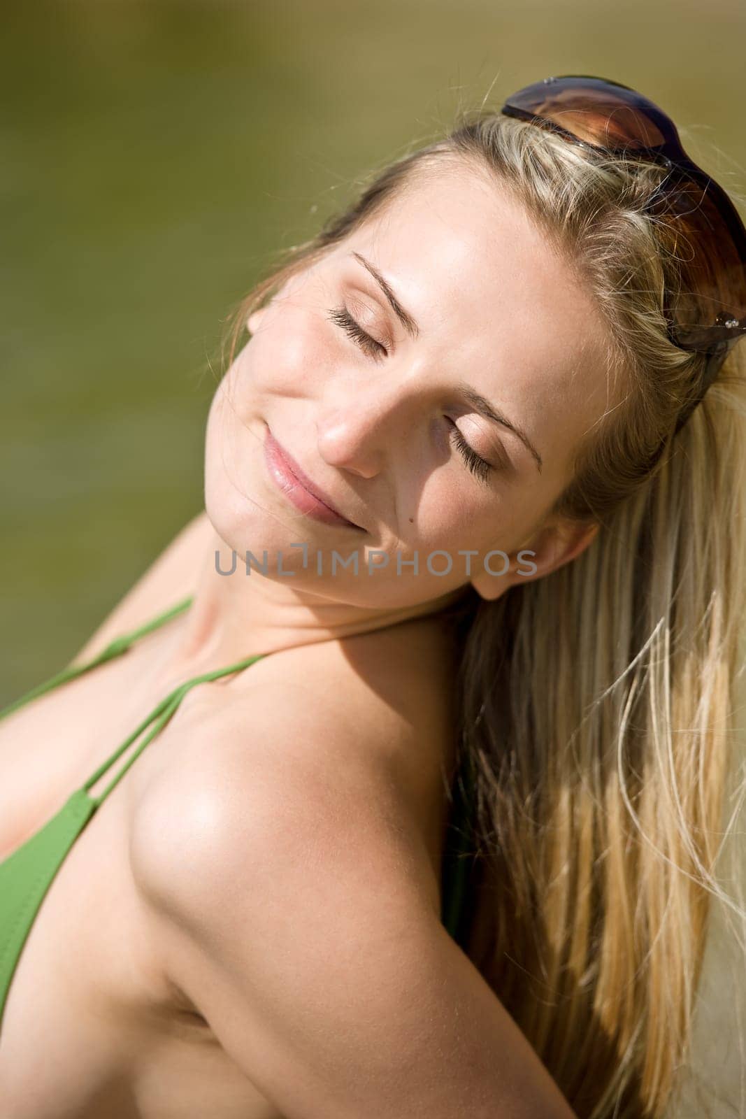 Portrait of blond woman with sunglasses