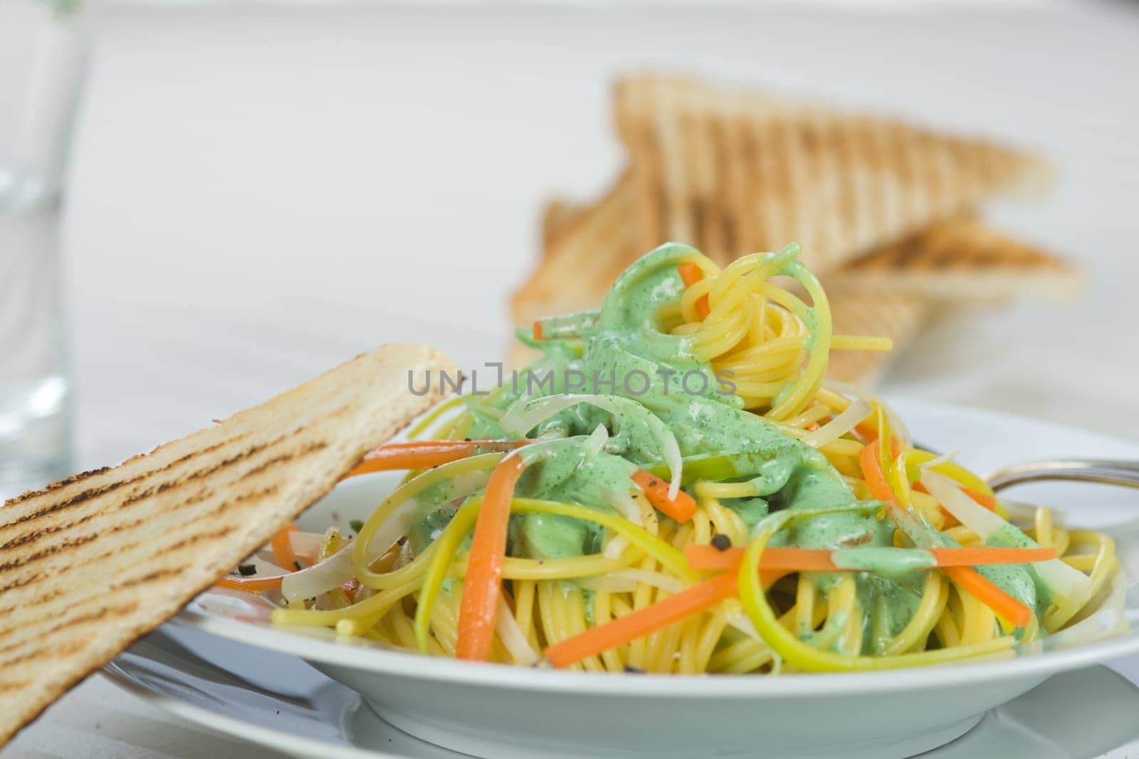 Spaghetti toast