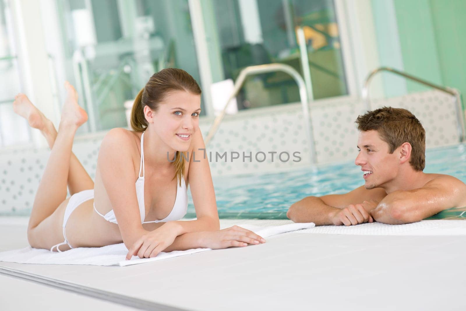 Swimming pool - young happy couple relax