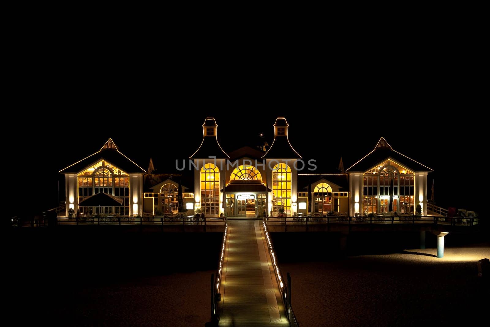 Sellin pier at night