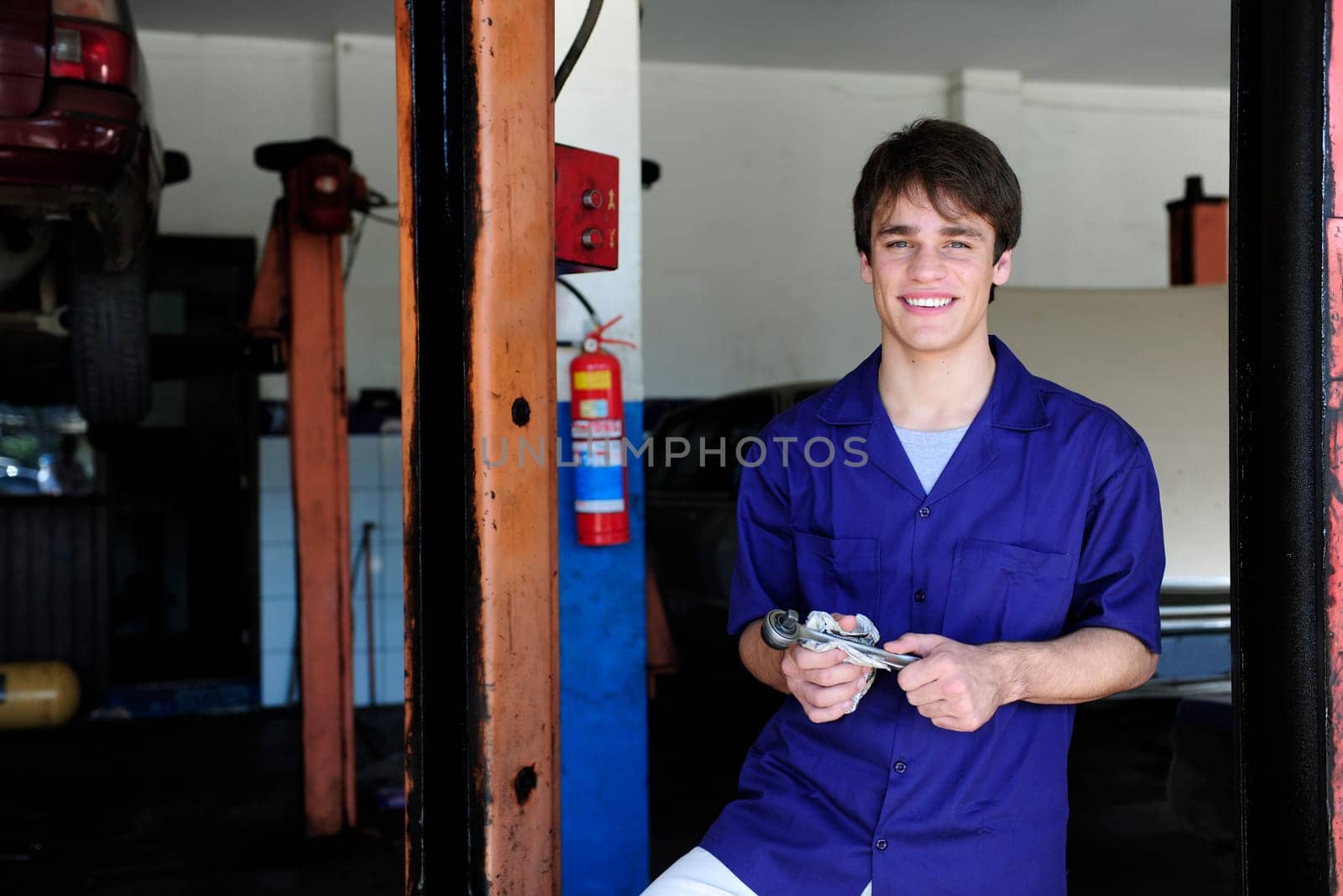 Car mechanic in the Wekstatt
