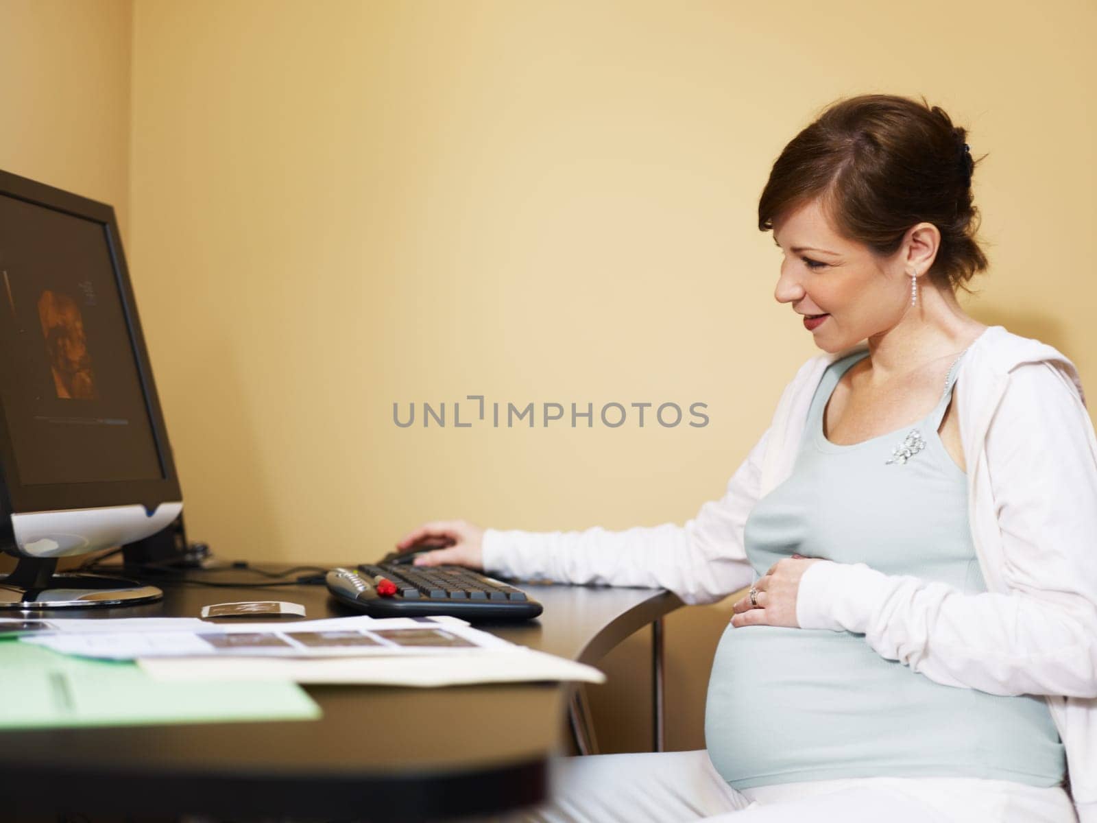 pregnant woman drinking water