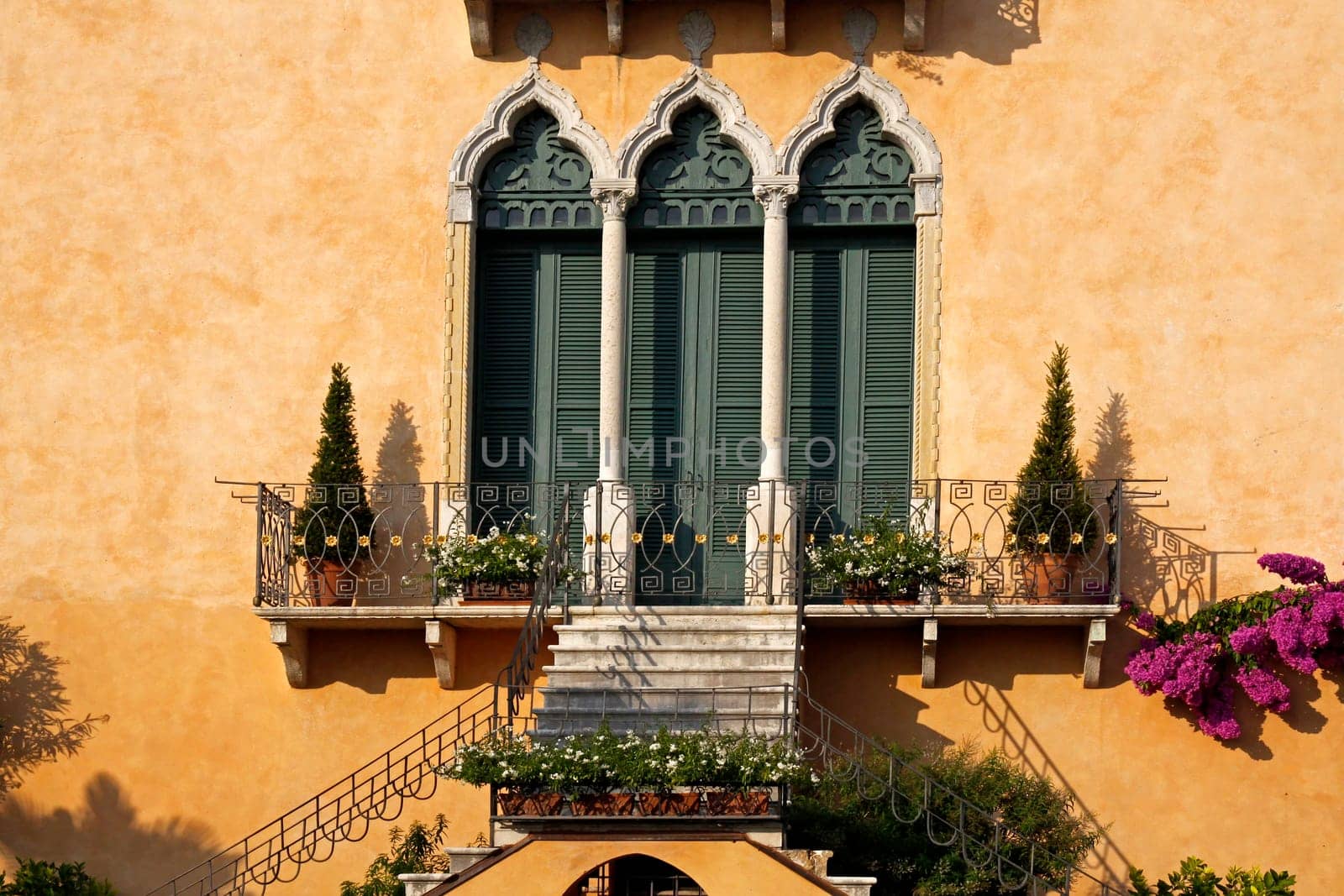 Bardolino,Villa delle Rose,façade detail
