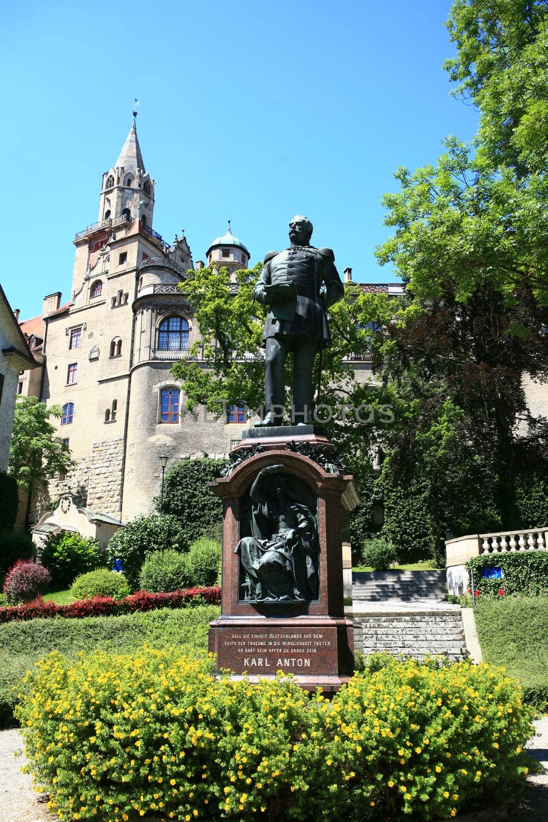 Karl Anton monument in front of the castle