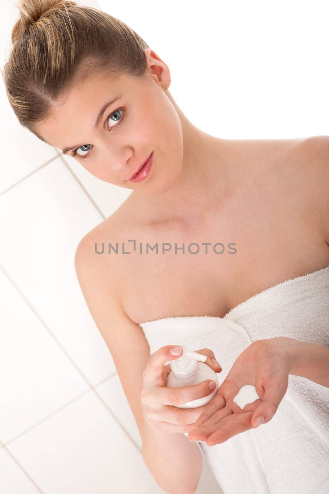 Body care - young woman apply lotion