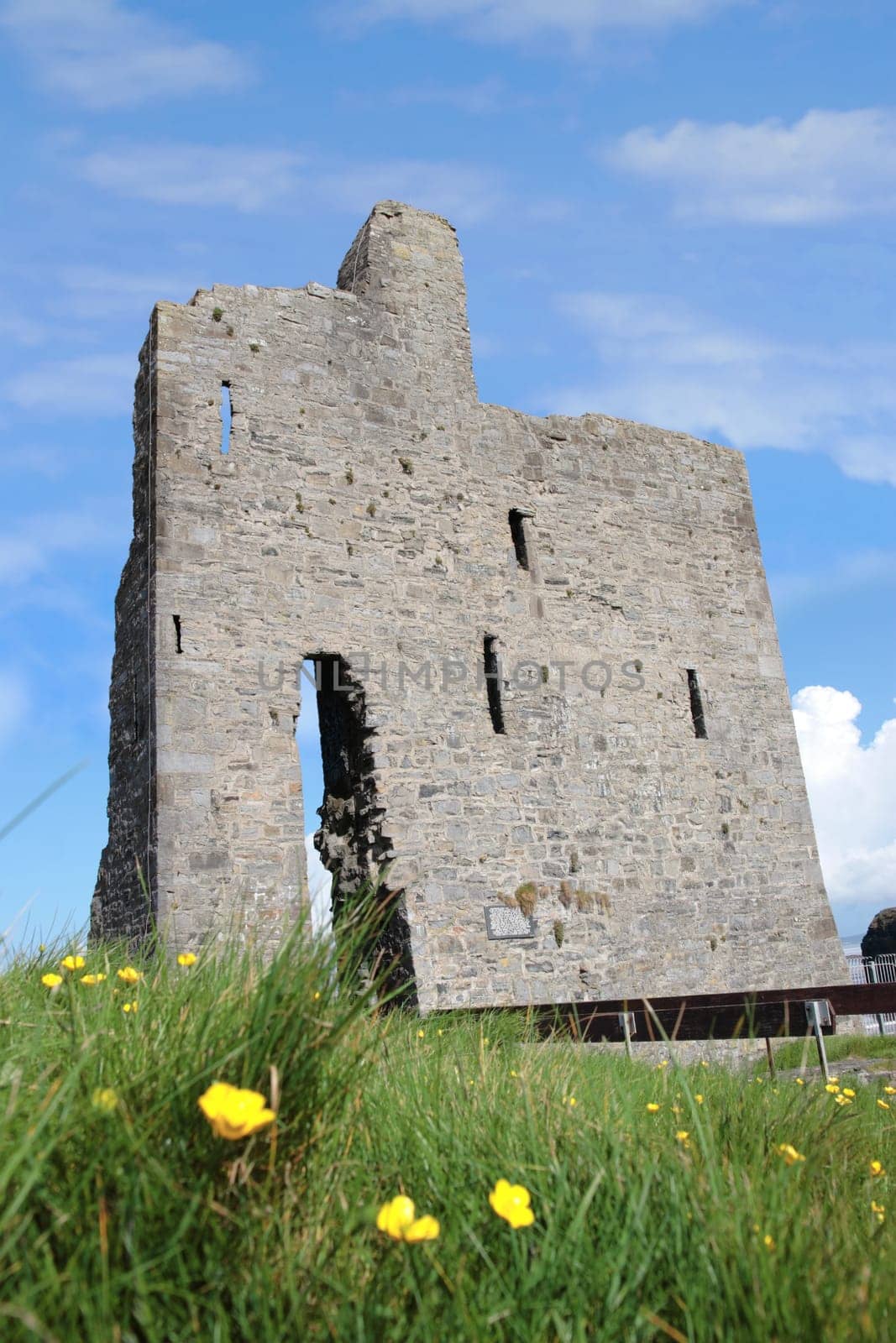 ballybunions castle on the cliff