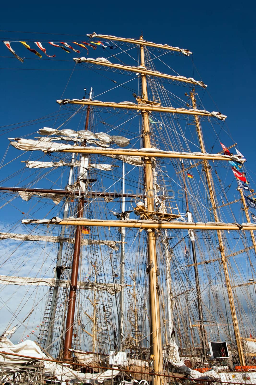 Sail masts