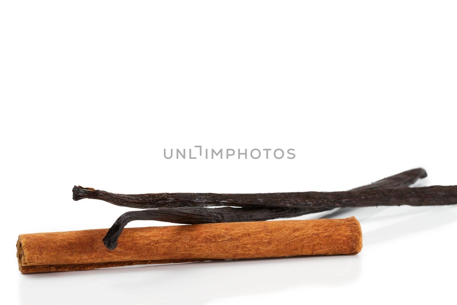cinnamon stick and two vanilla beans