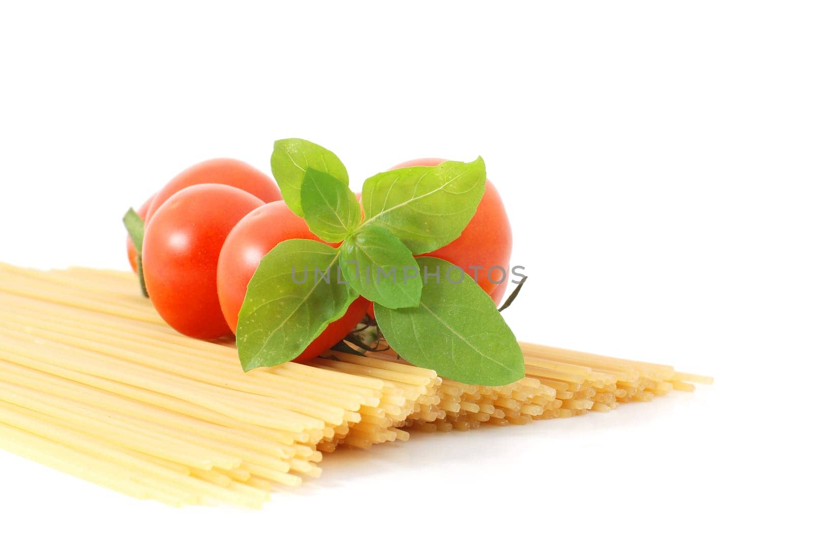 Spaghetti,Tomatoes,Basil