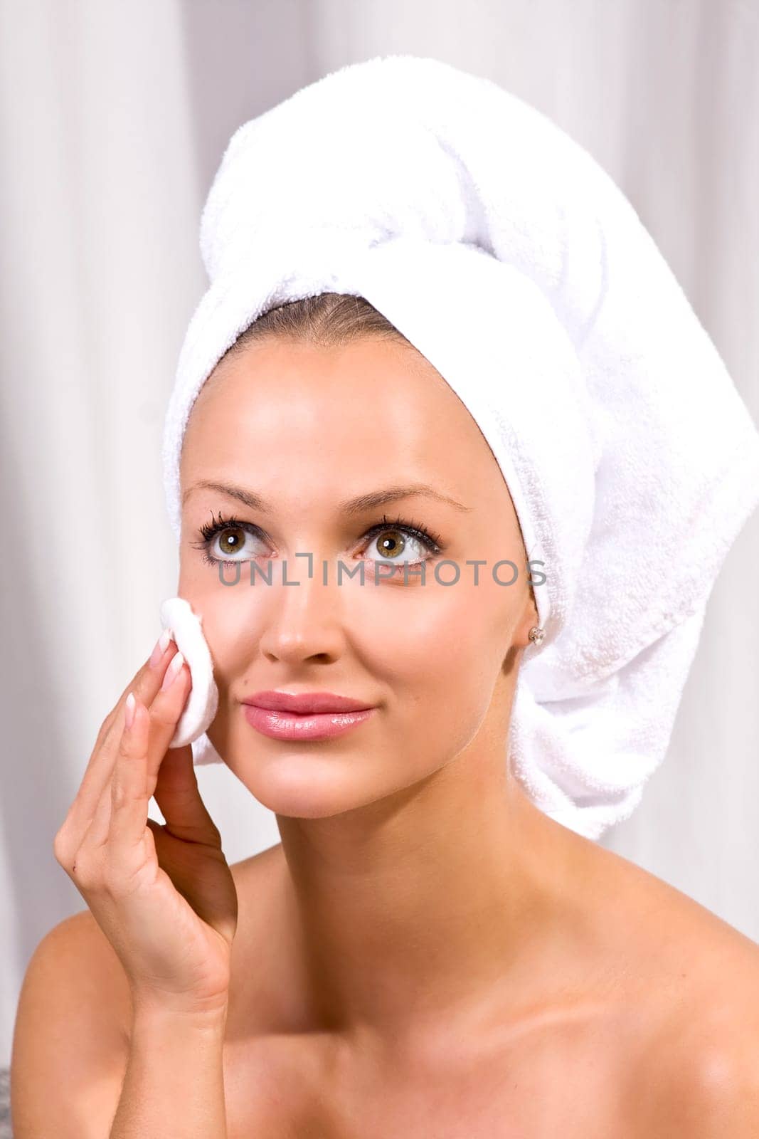 Woman Facial Care 170910-1