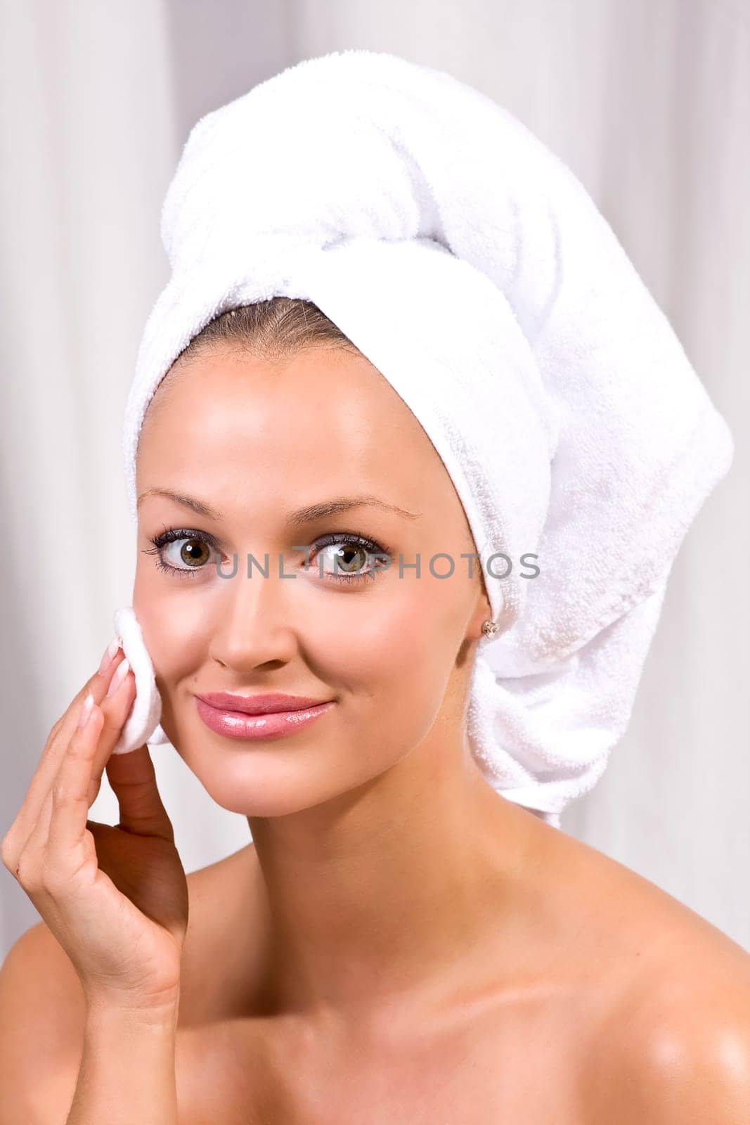 Woman Facial Care 170910-2