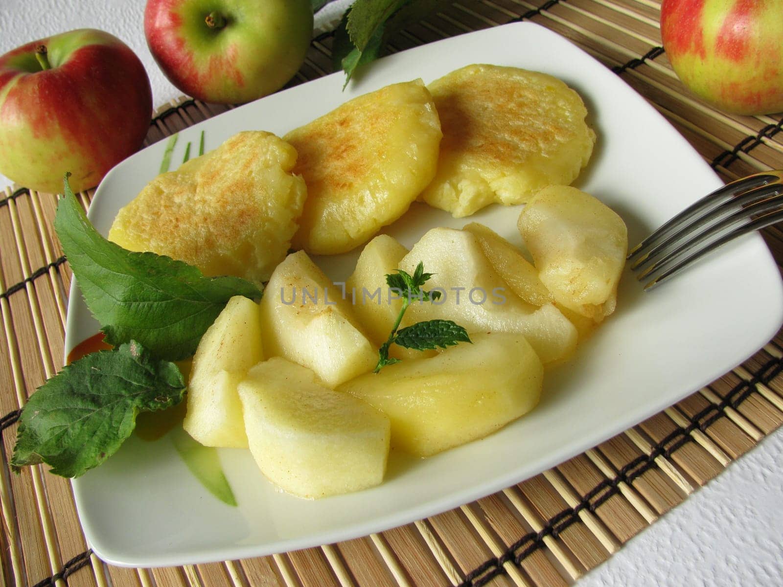 Potato biscuits with apple compote
