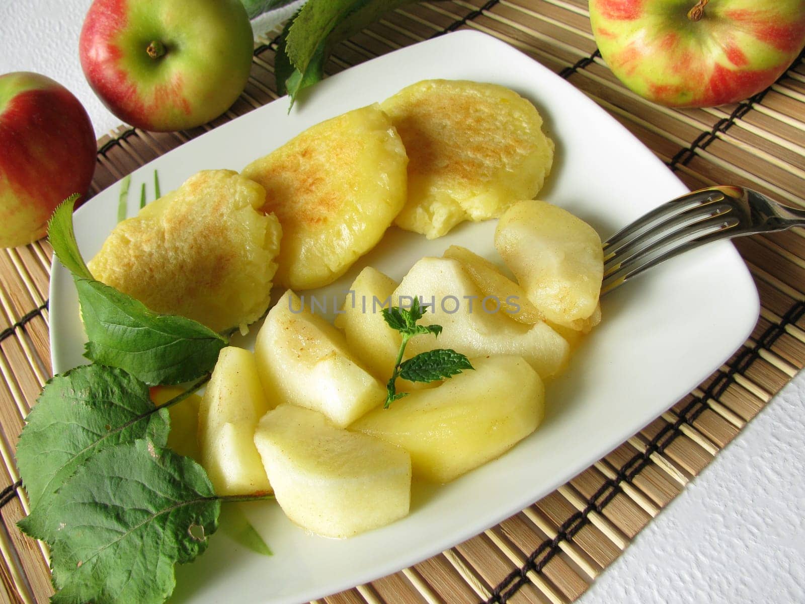 Potato biscuits with apple compote