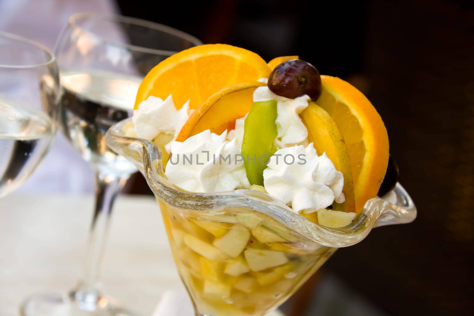 Fruit salad,mixed,with whipped cream