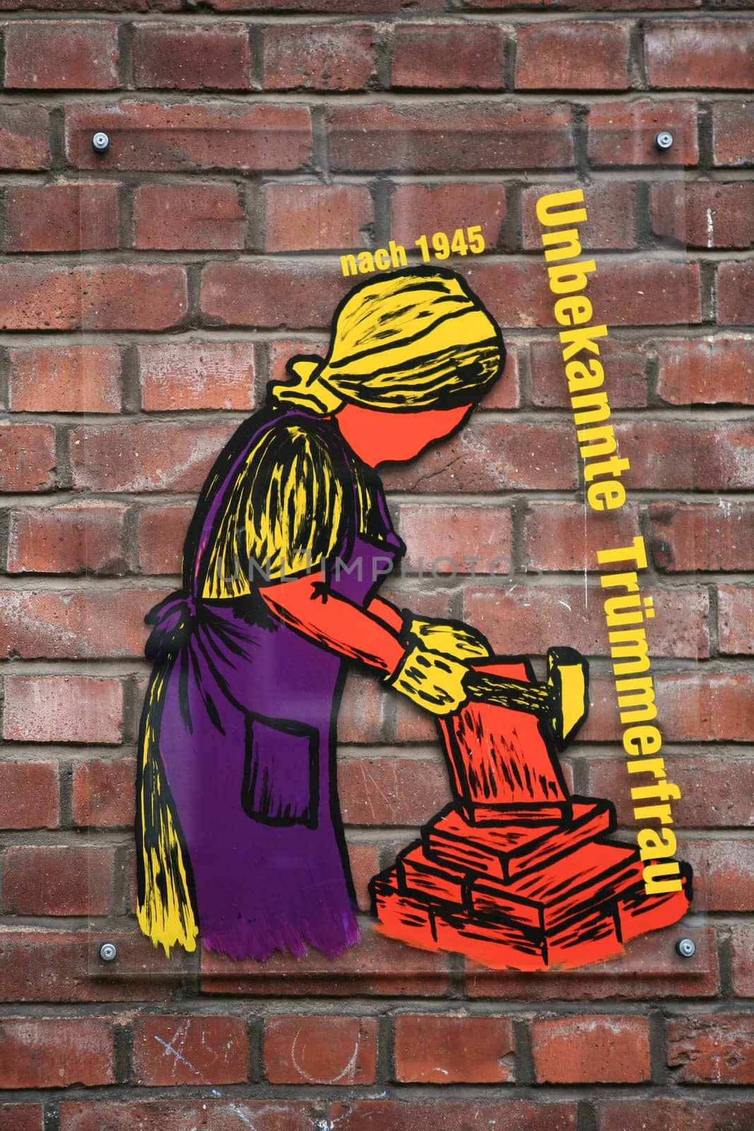 Commemorative plaque to rubble women