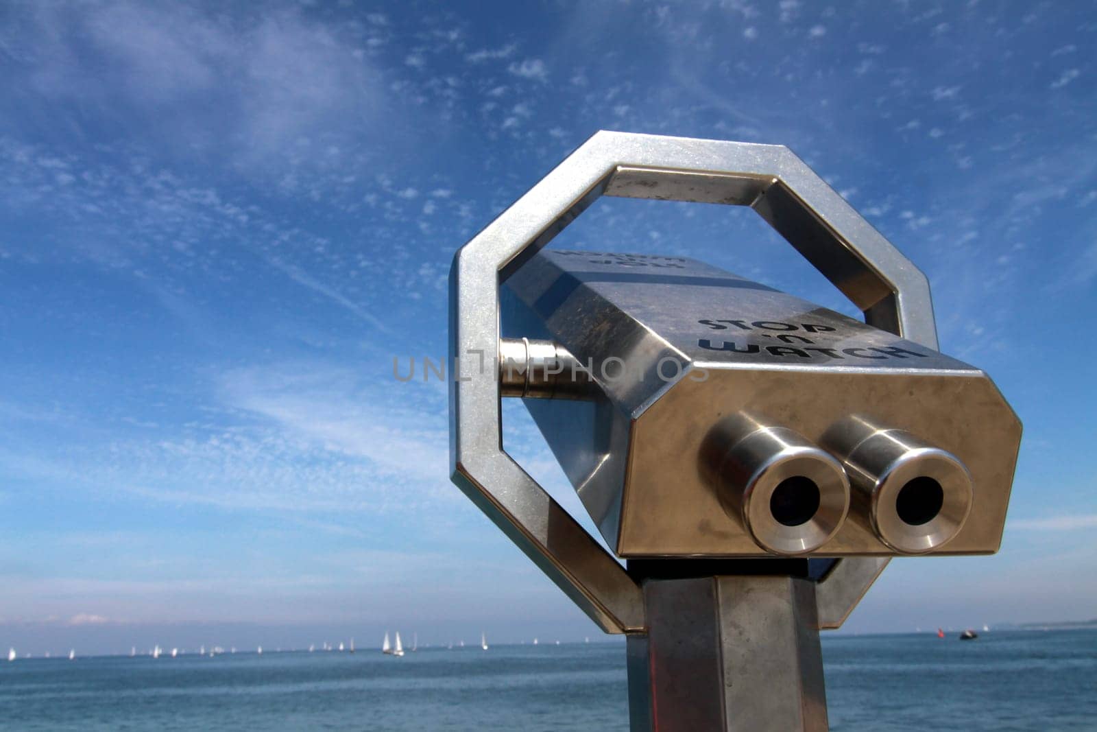 Telescope in front of a clear sky