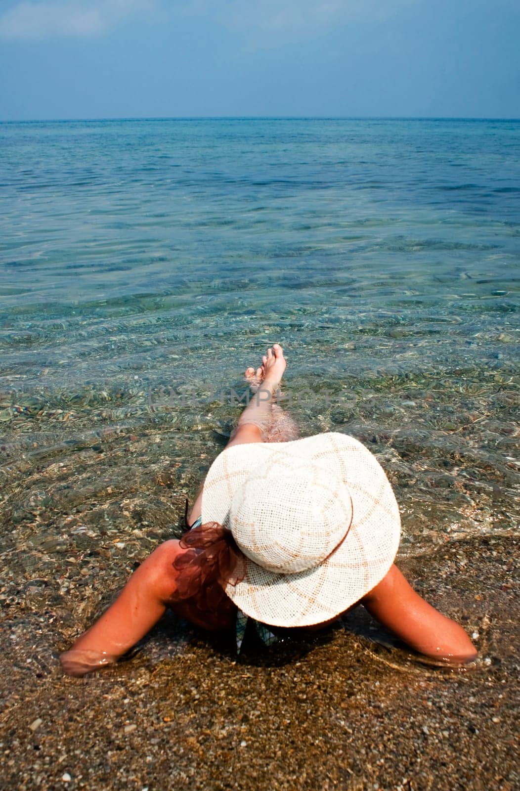 woman with hat on the beach