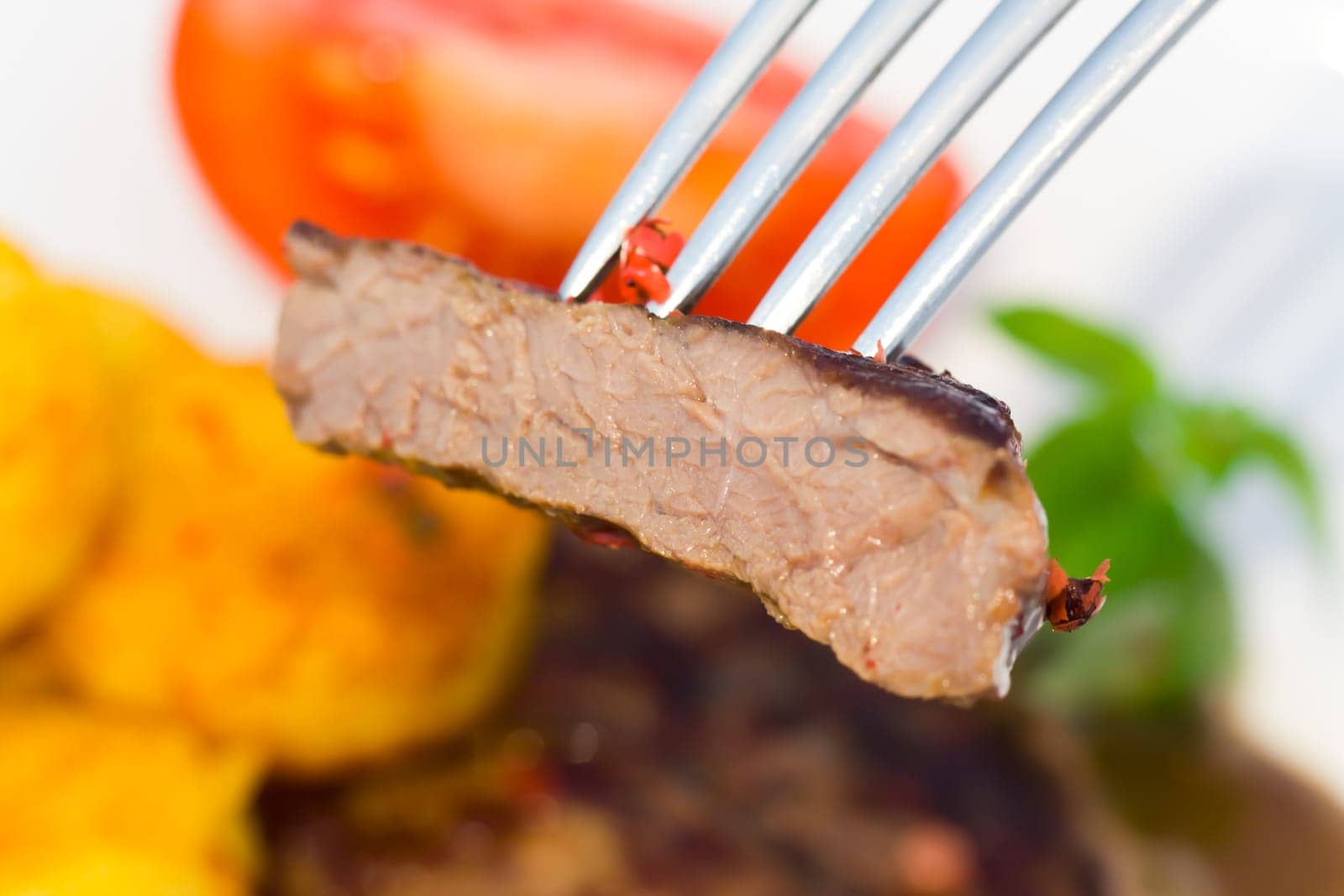 Rump steak with fried potatoes