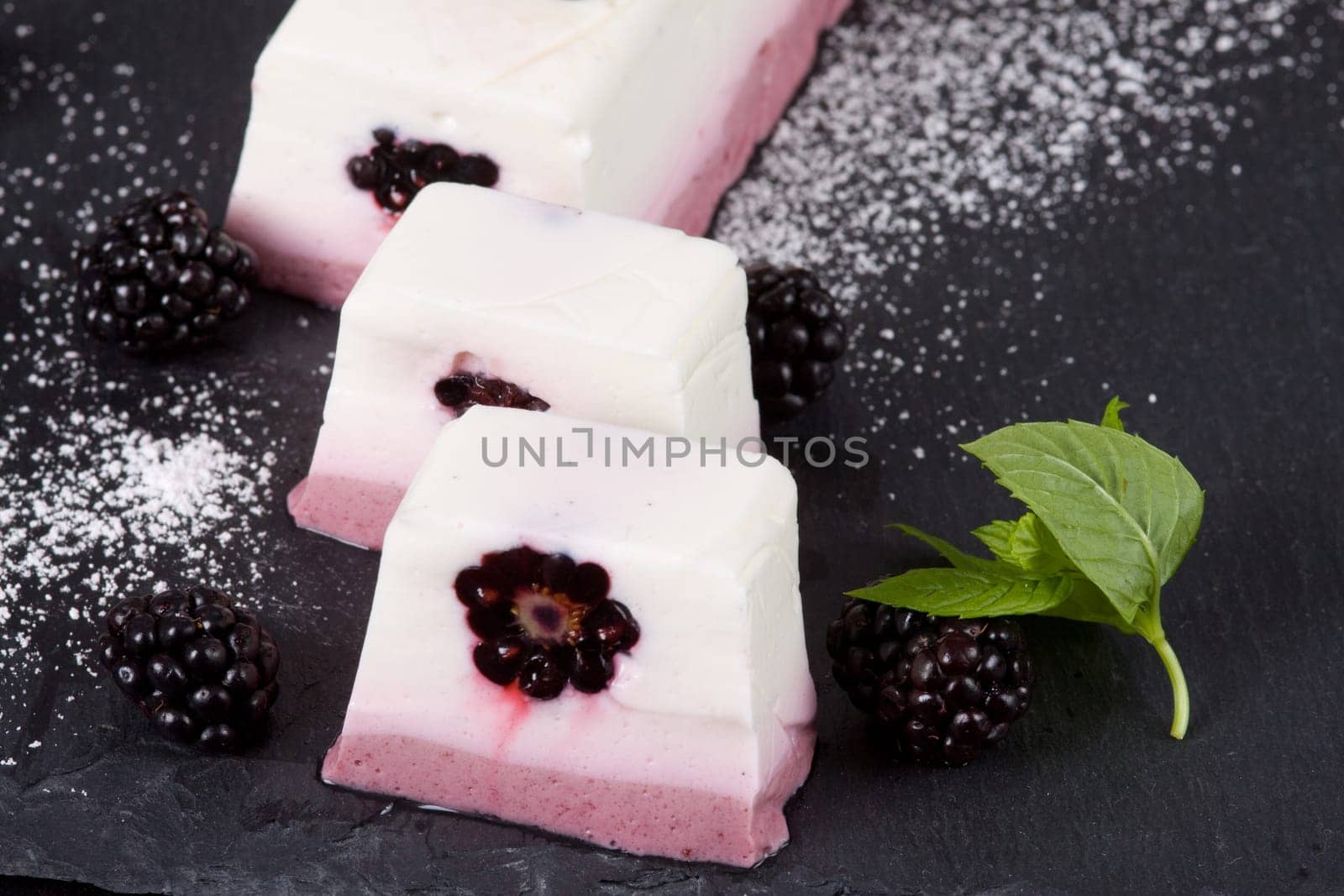 Blackberry terrine with sugar
