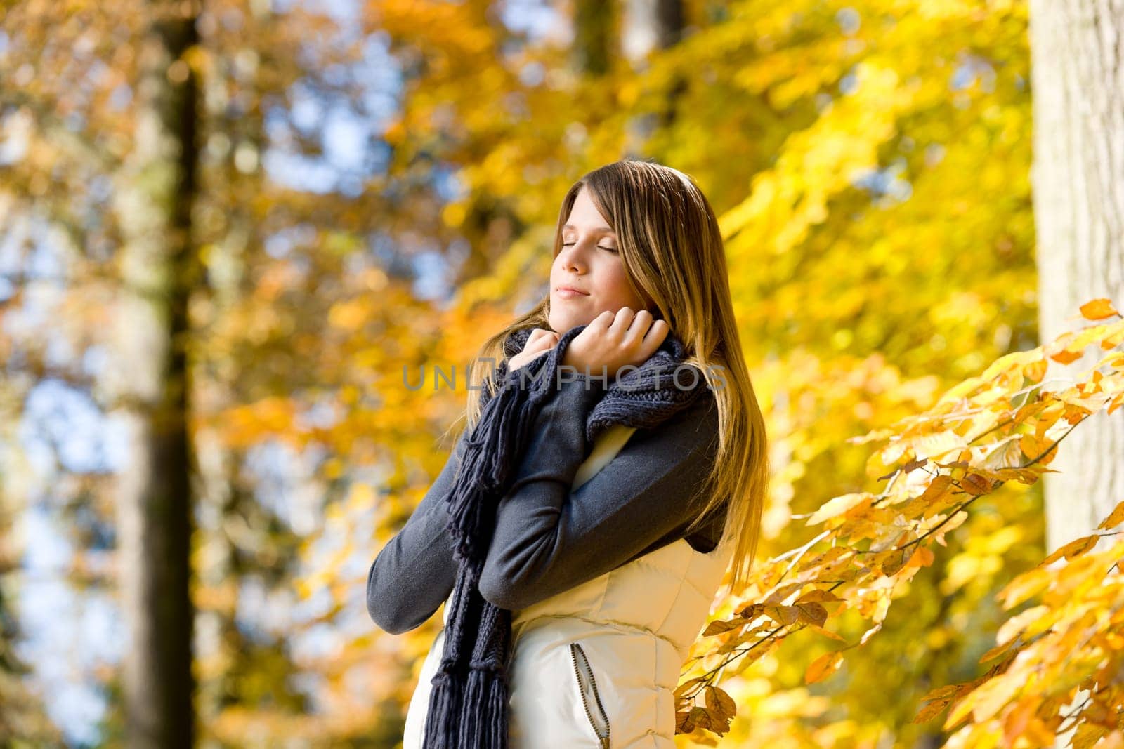 Autumn park - fashion model woman