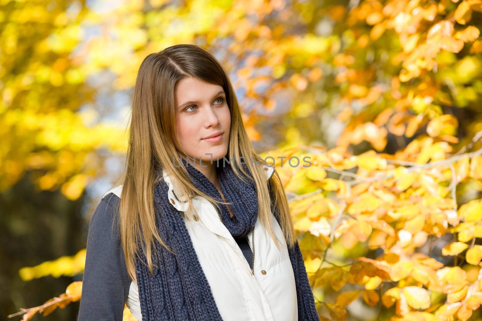 Autumn park - fashion model woman