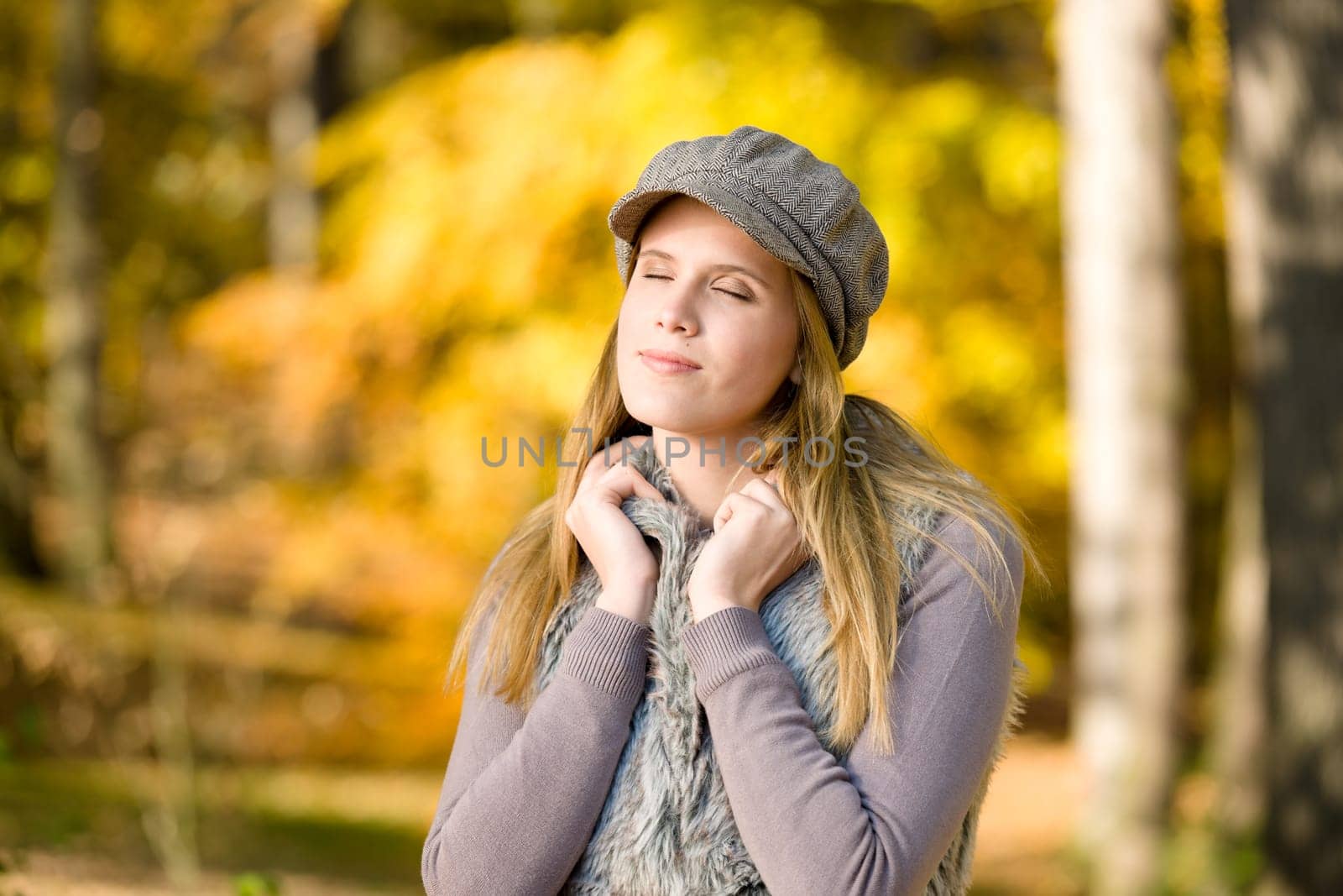 Autumn park - fashion model woman