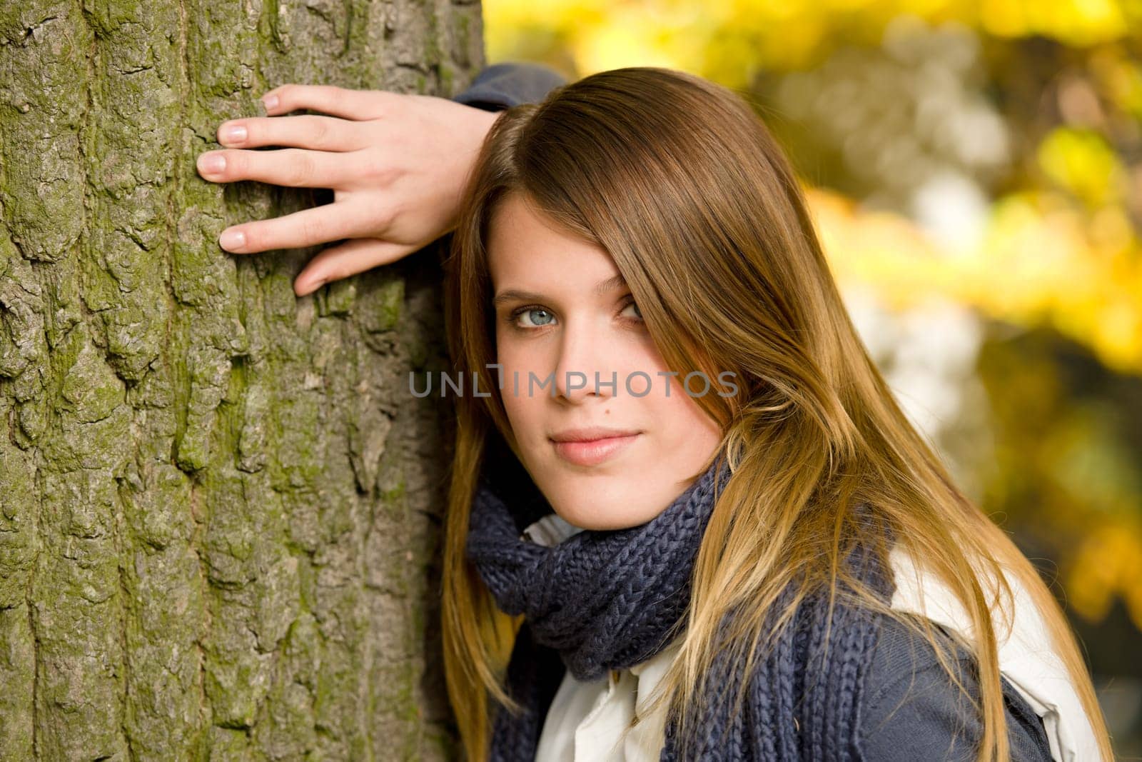 Autumn park - fashion model woman relax