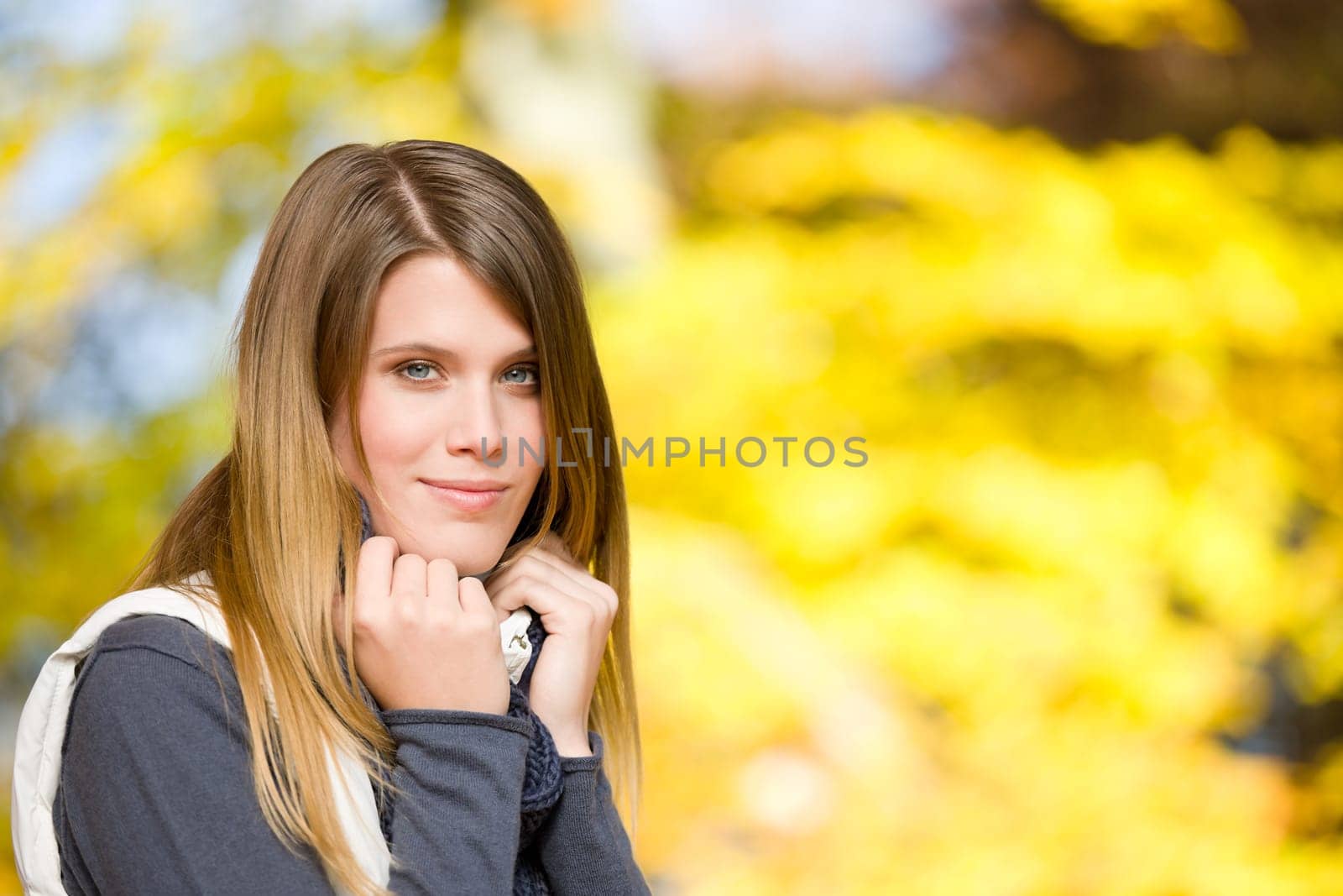 Autumn park - fashion model woman