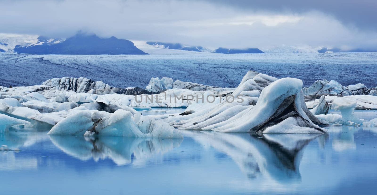 Jokulsarlon Glacial Lagoon, Vatnajokull, Iceland