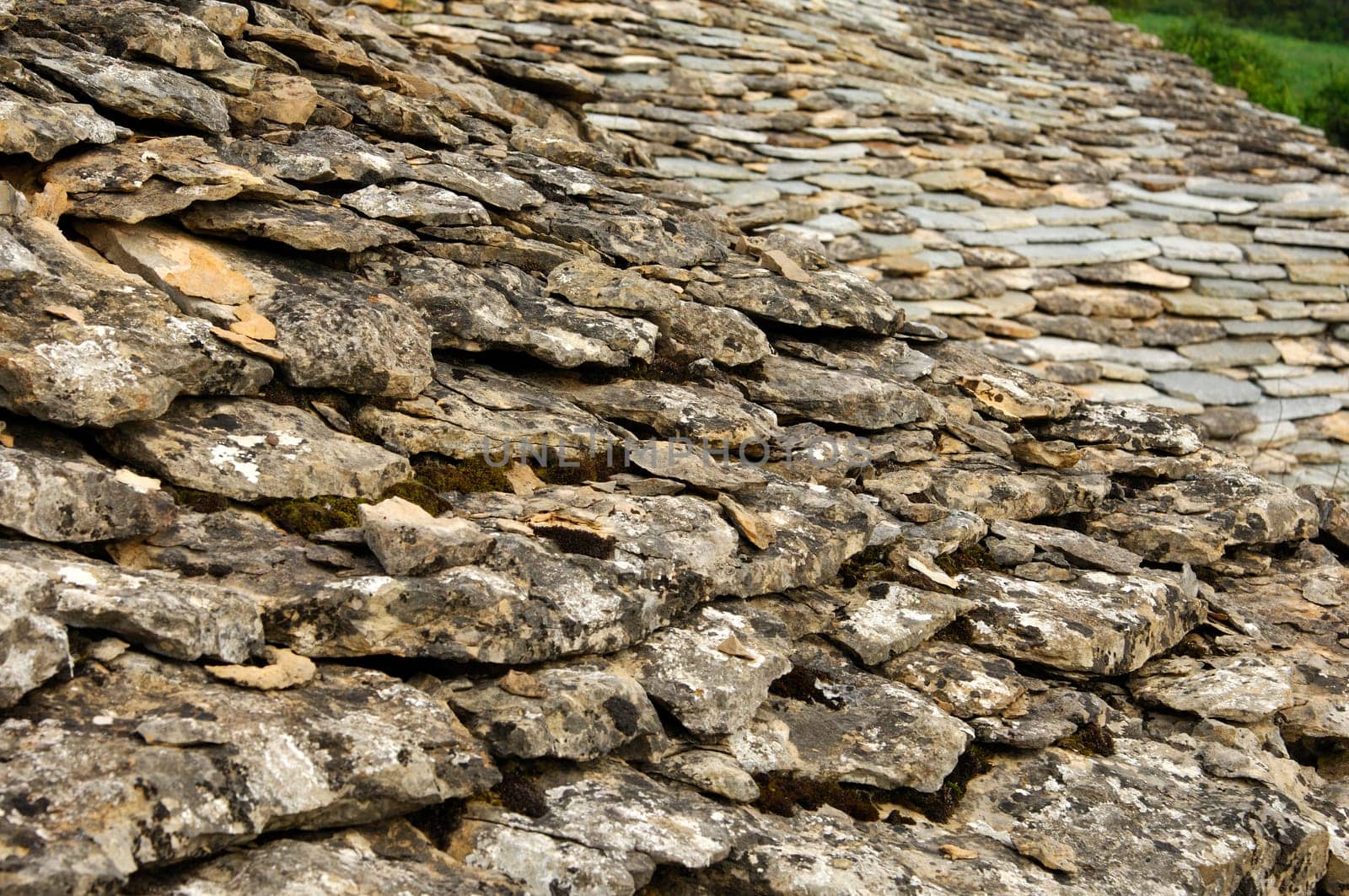 Natural stone roof wine cellar Aveyron,France