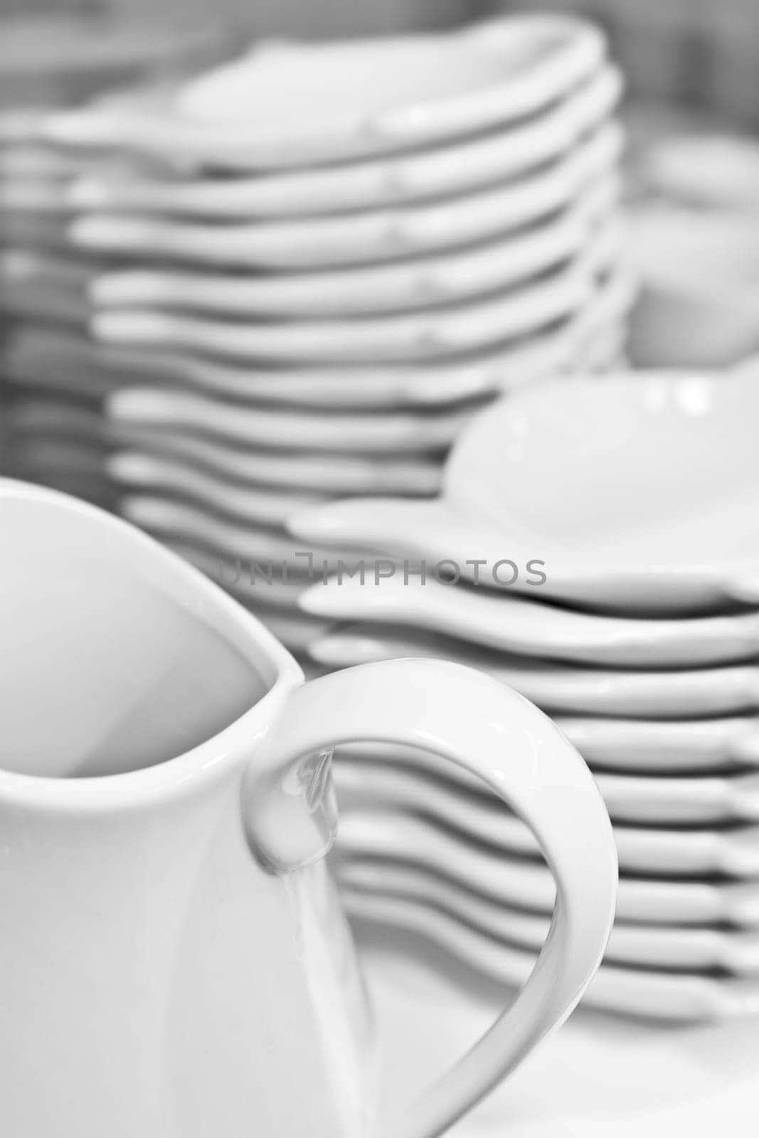 pile of clean plates