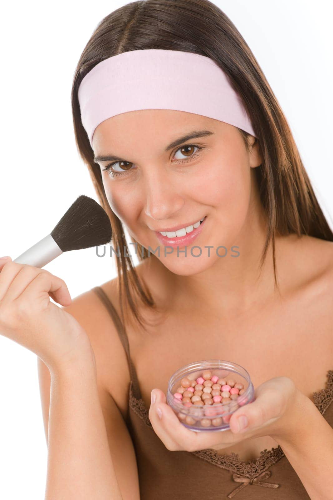 Make-up skin care - woman apply pearl powder