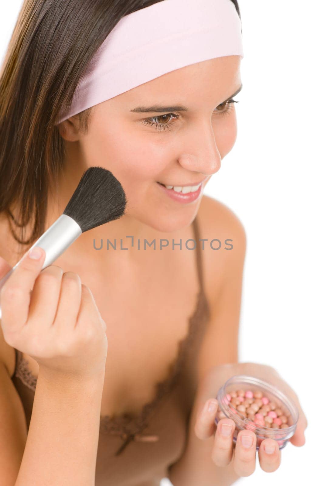 Make-up skin care - woman apply pearl powder