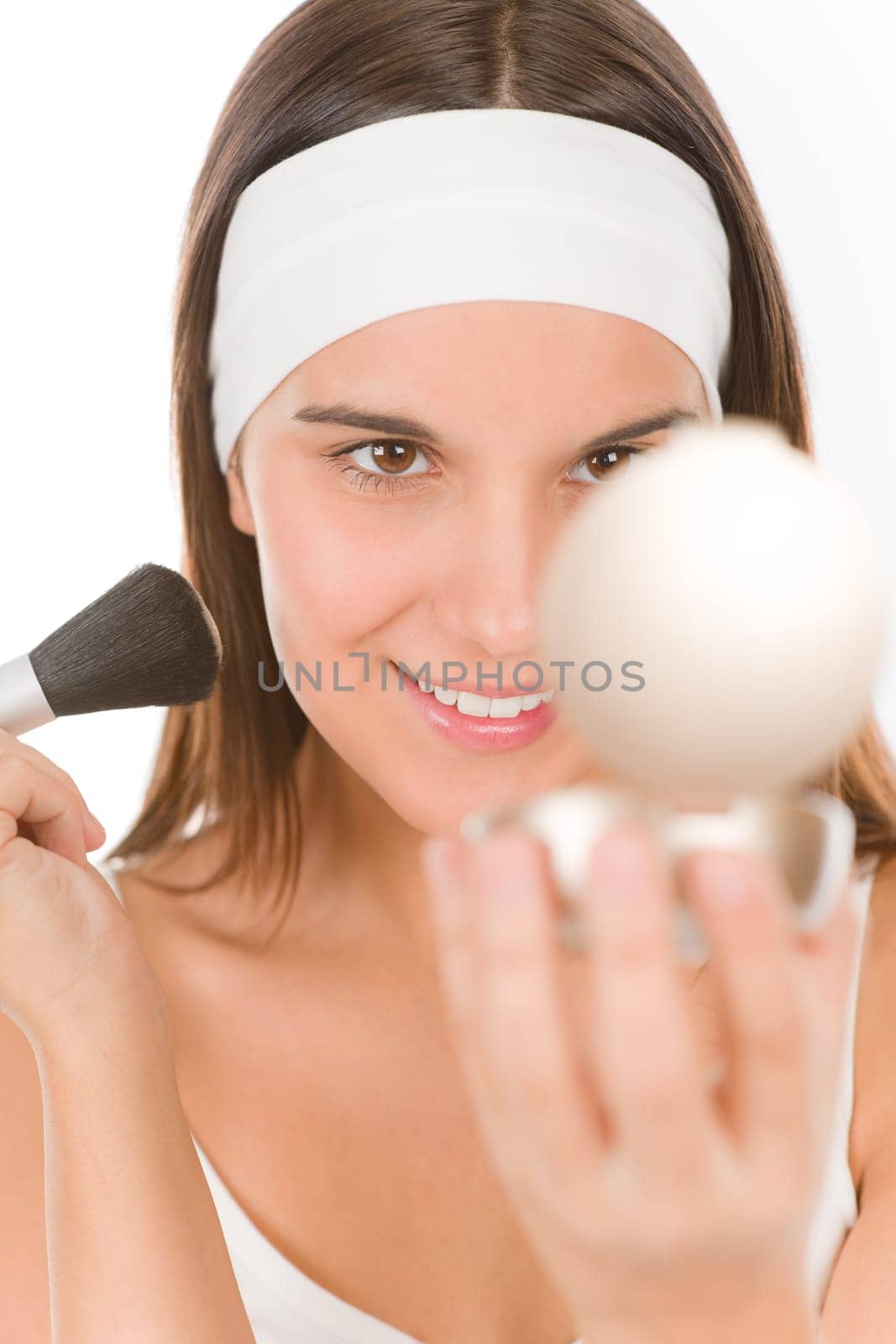 Make-up skin care - woman apply powder
