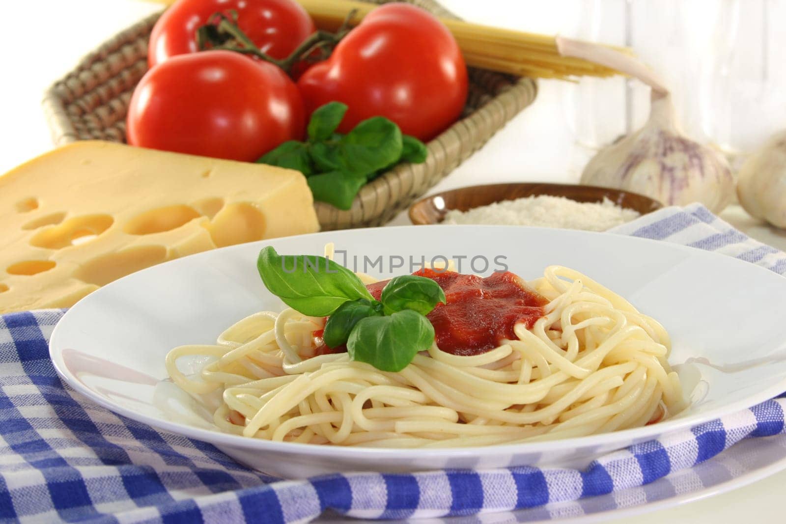 Spaghetti with tomato sauce