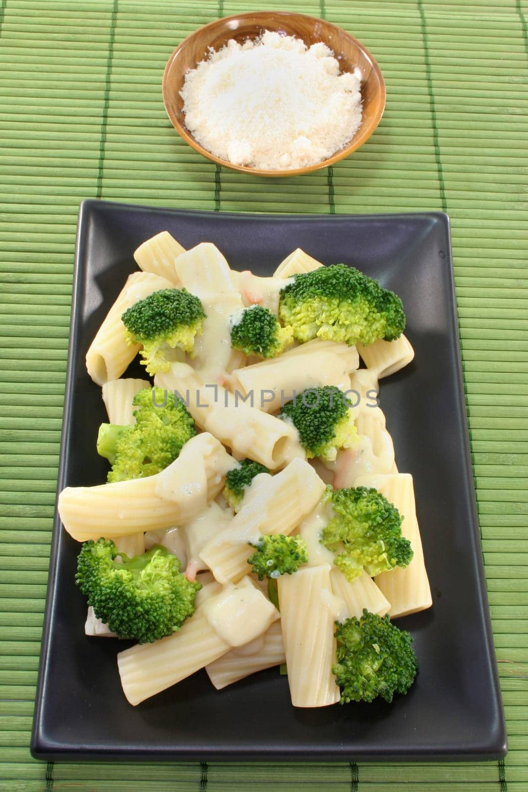 Tortiglione with broccoli cheese sauce