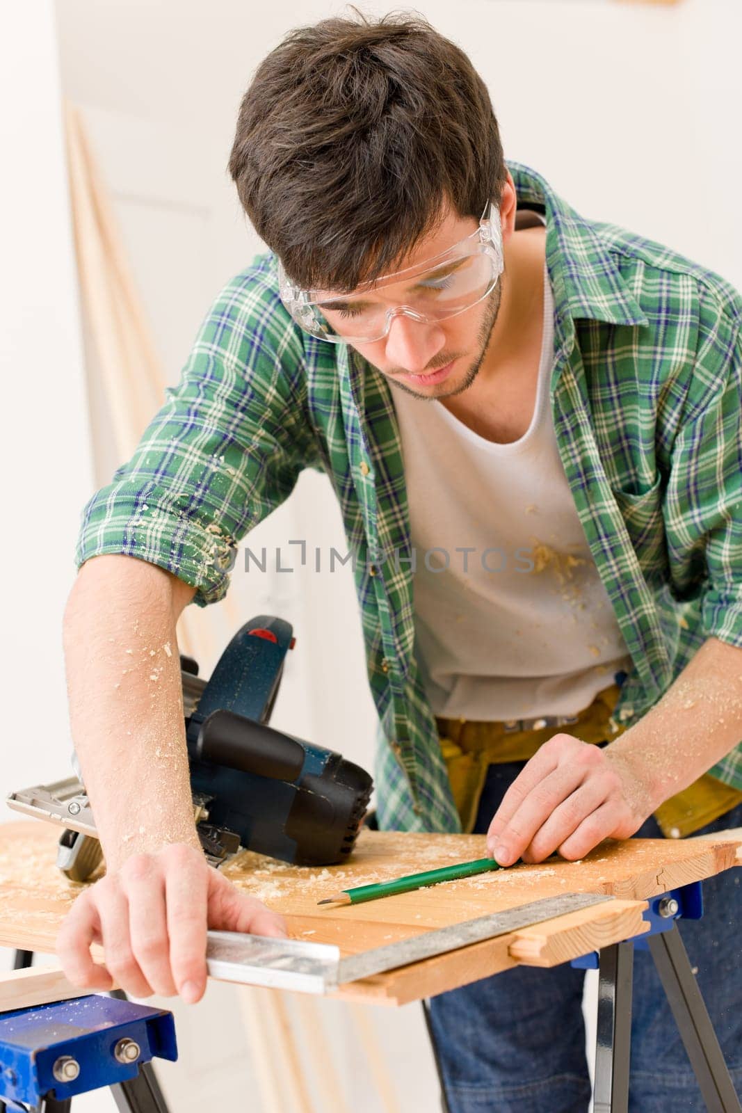 Home improvement - handyman prepare wooden floor