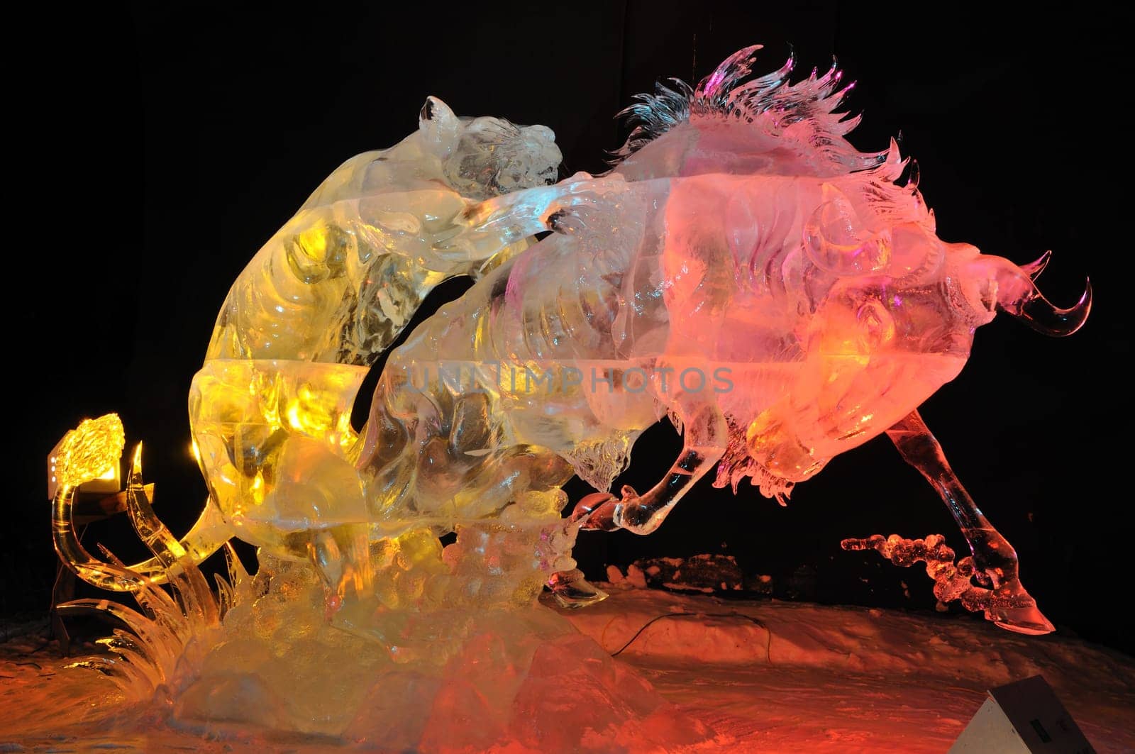 Attacking Claws  Ice Sculpture