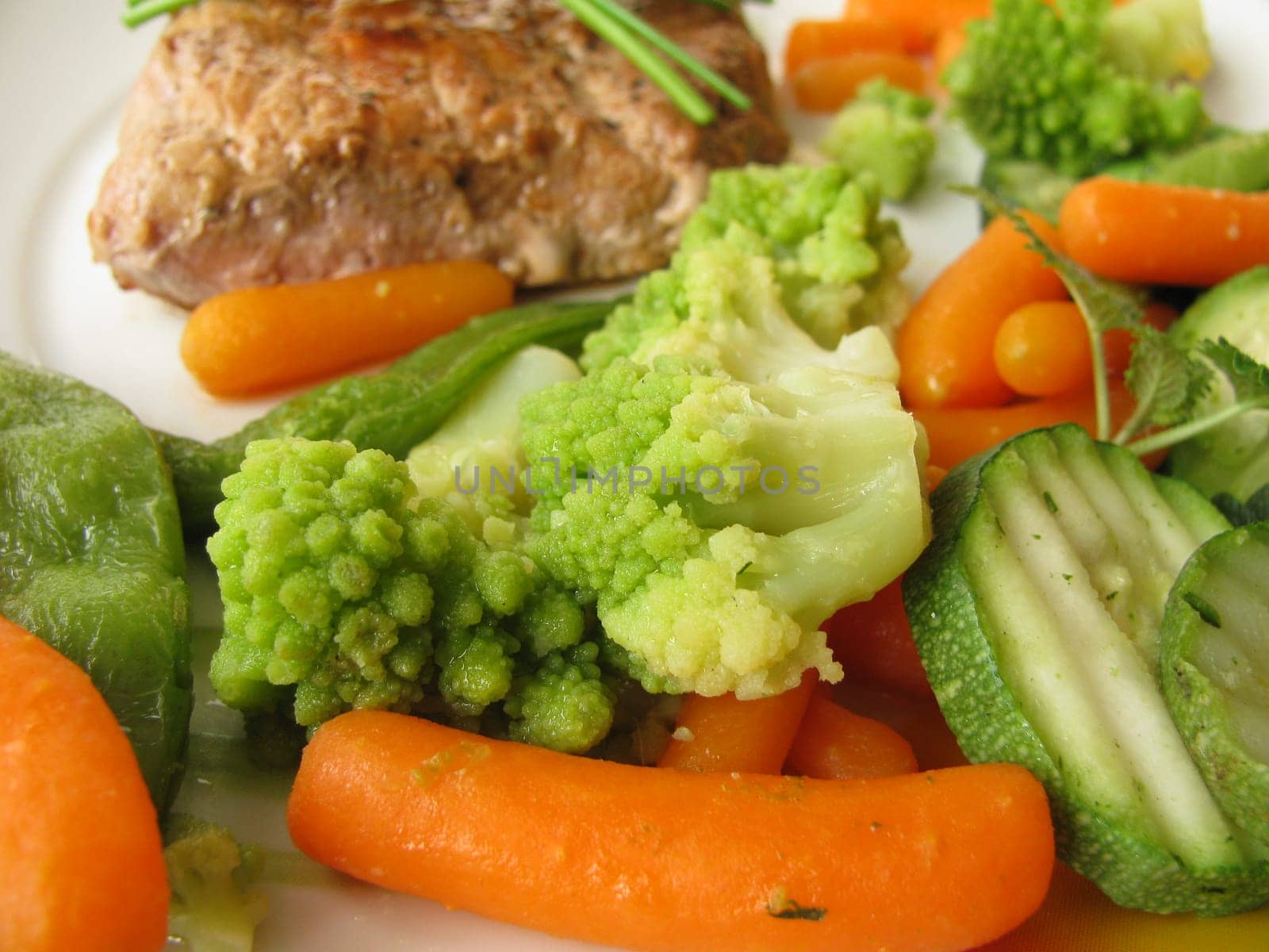 Vegetables cooked in steam with schnitzel