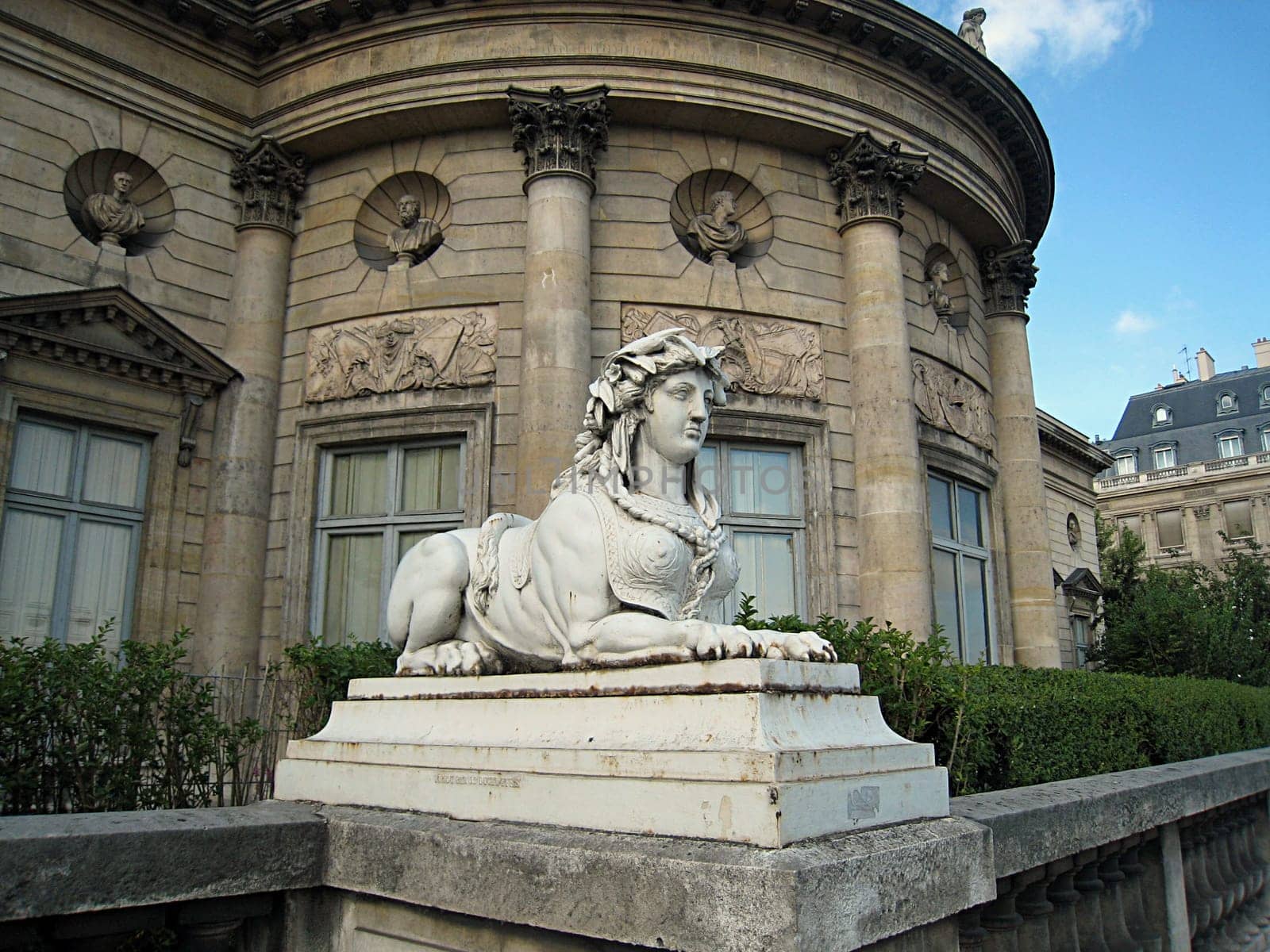 statue in Paris