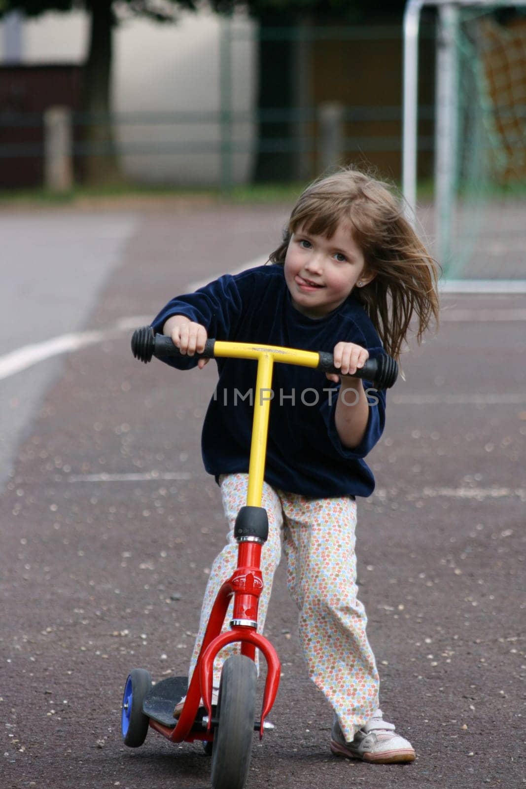 Roller Mädchen  Roller Girl