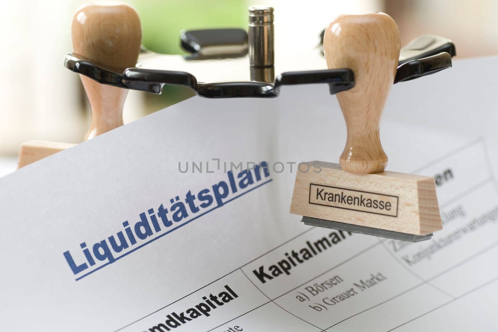 Liquidity planning of a self-employed person