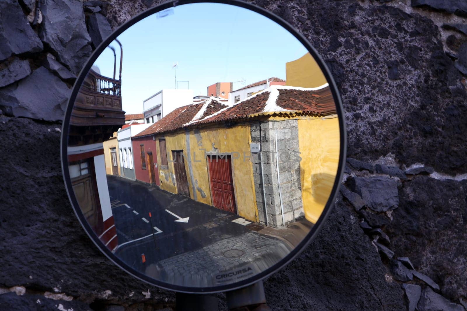 round road mirror