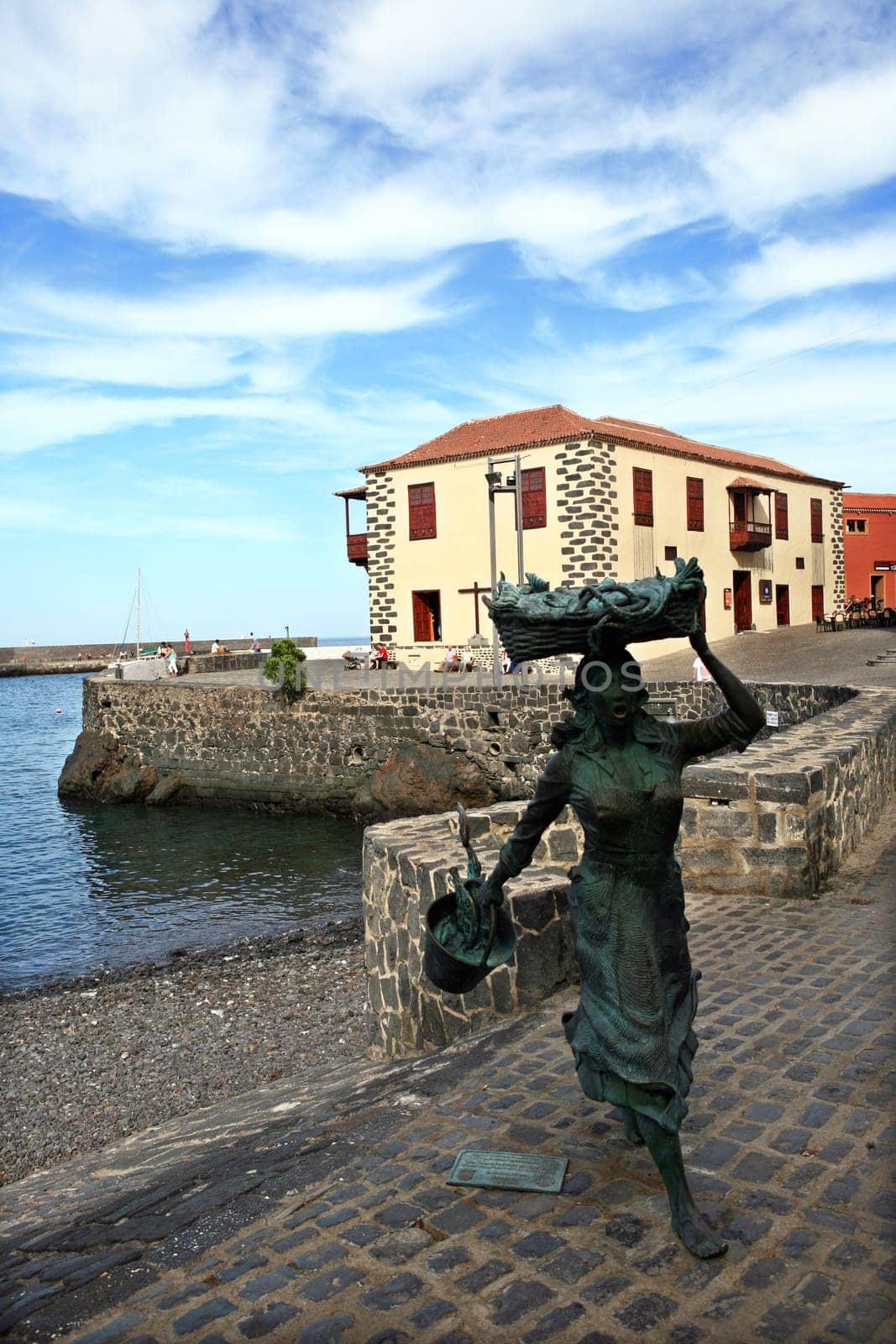 Statue of the Fisherwoman