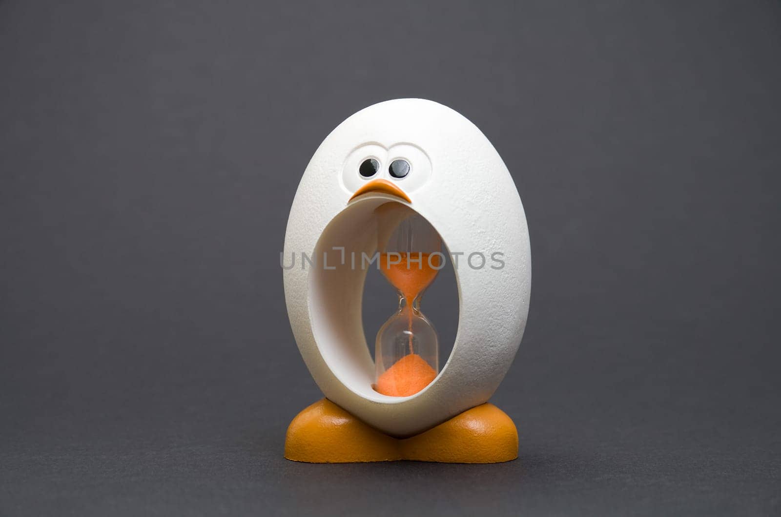Hourglass in the form of chicken