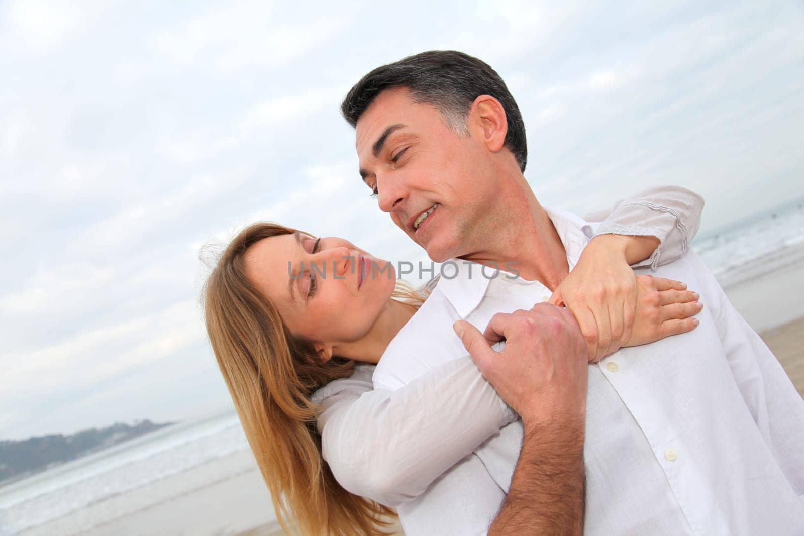 Couple embracing each other at the beach