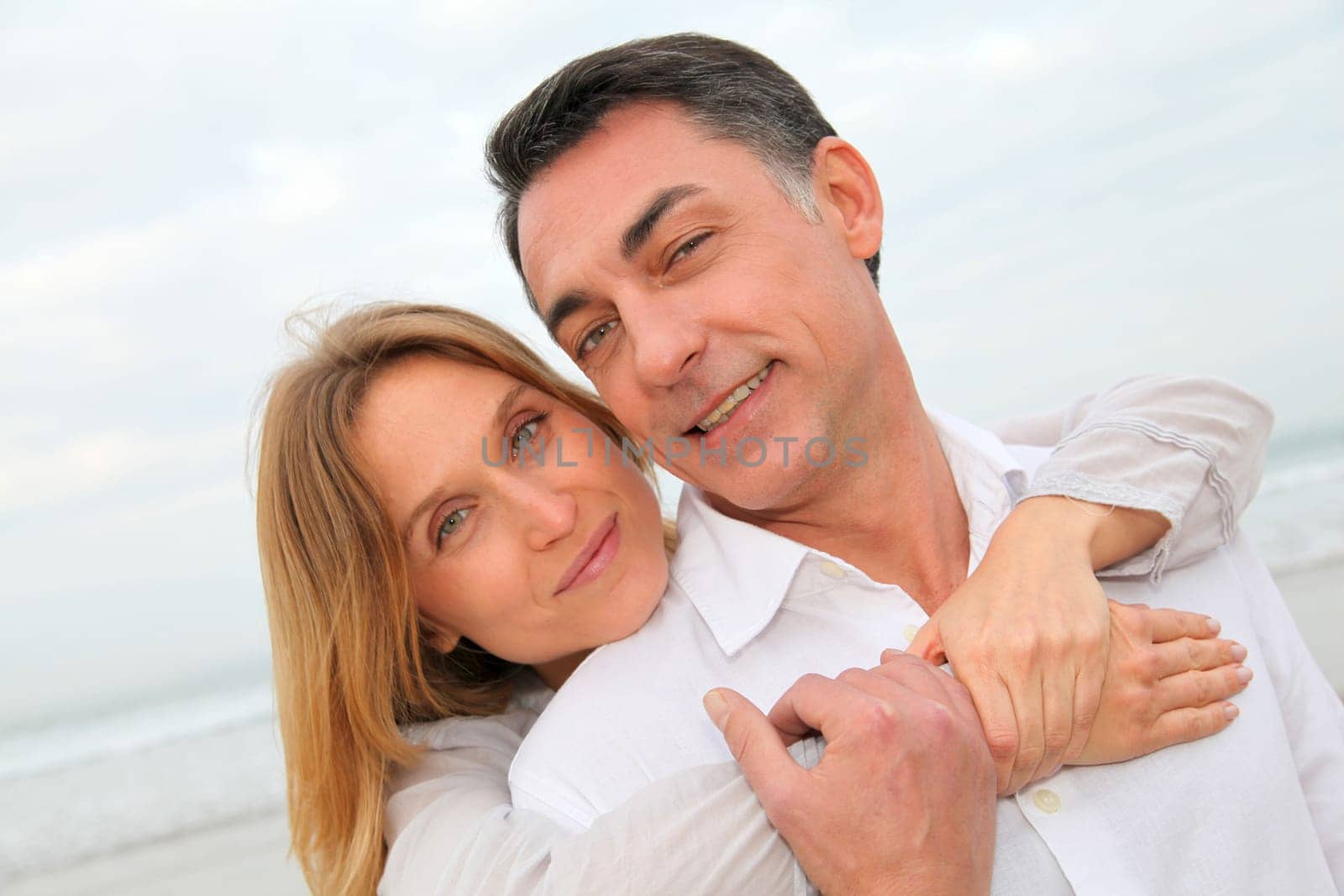 Couple embracing each other at the beach